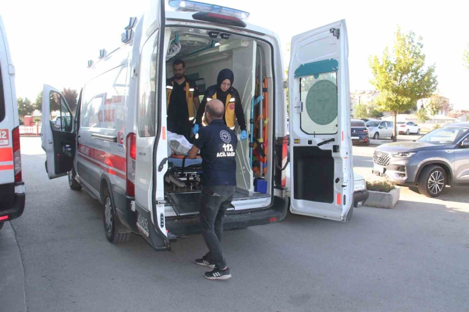 insaatta-asansor-bosluguna-dusen-bir-kisi-yaralandi