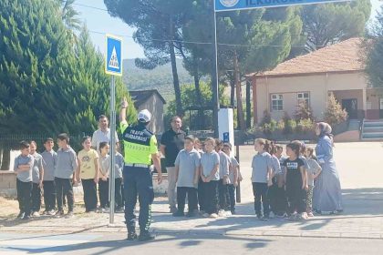 karacasuda-minik-ogrencilere-trafik-bilinci-asilandi