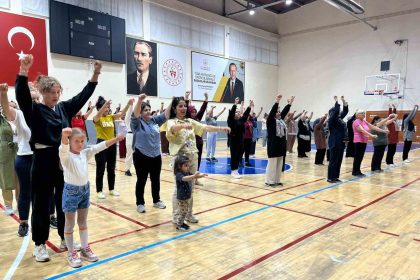 karamanda-halk-sagligi-haftasinda-pilates-etkinligi