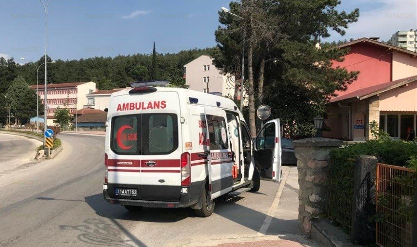 minibus-ile-motosiklet-carpisti-1-yarali
