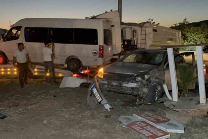 minibus-ile-otomobil-carpisti-12-yarali