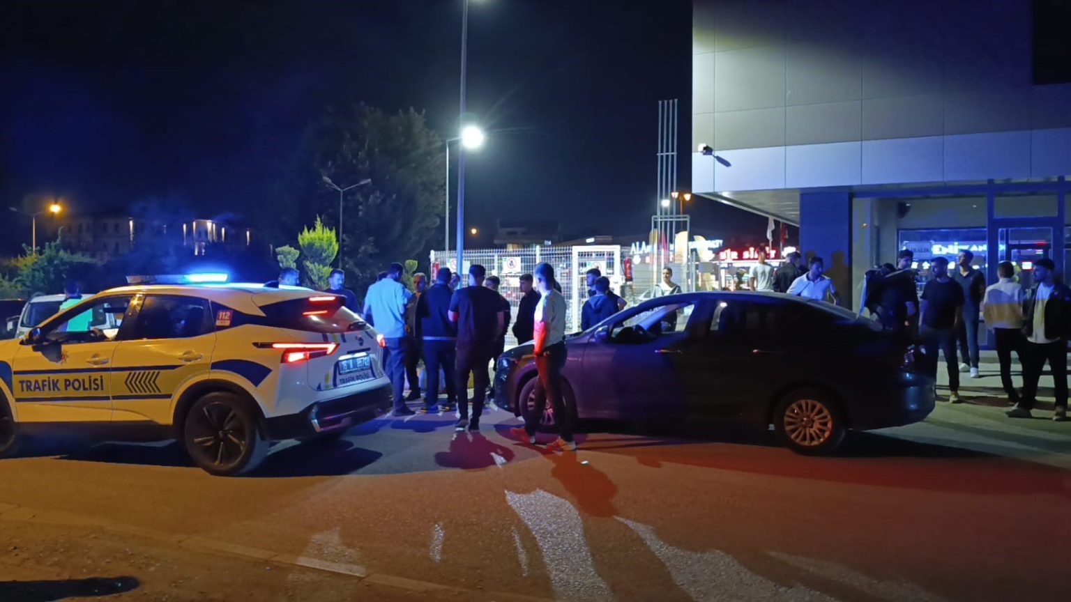 mobilyacinin-yaptigi-ahsap-silah-polisi-harekete-gecirdi
