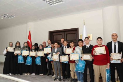 oltuda-hafiz-ve-hafizeler-belgelerine-kavustu