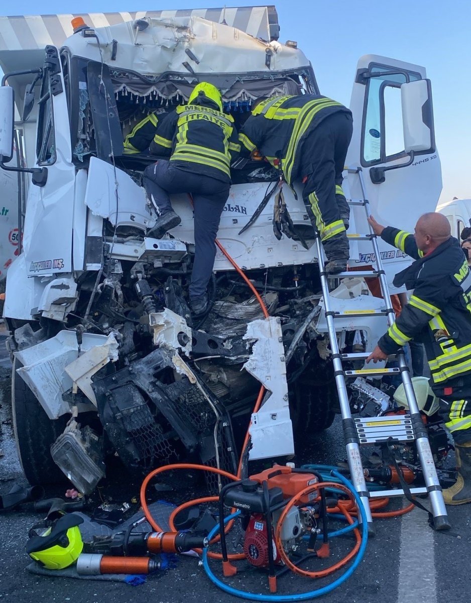 otoyolda-zincirleme-kaza-5-yarali