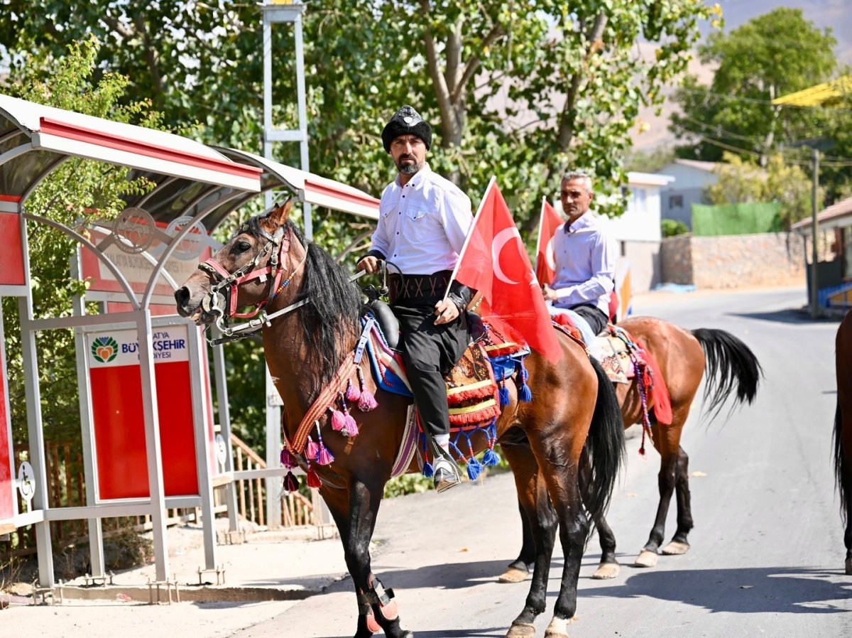 rahvan-at-yarisinda-birincilik-malatyanin-oldu