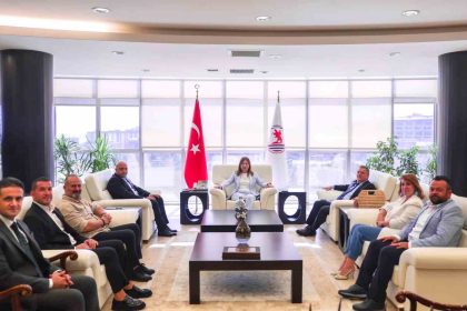 rektor-aydin-samsunspor-formasini-cekti