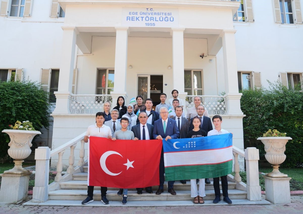 rektor-prof-dr-budak-ozbek-ogrencileri-agirladi