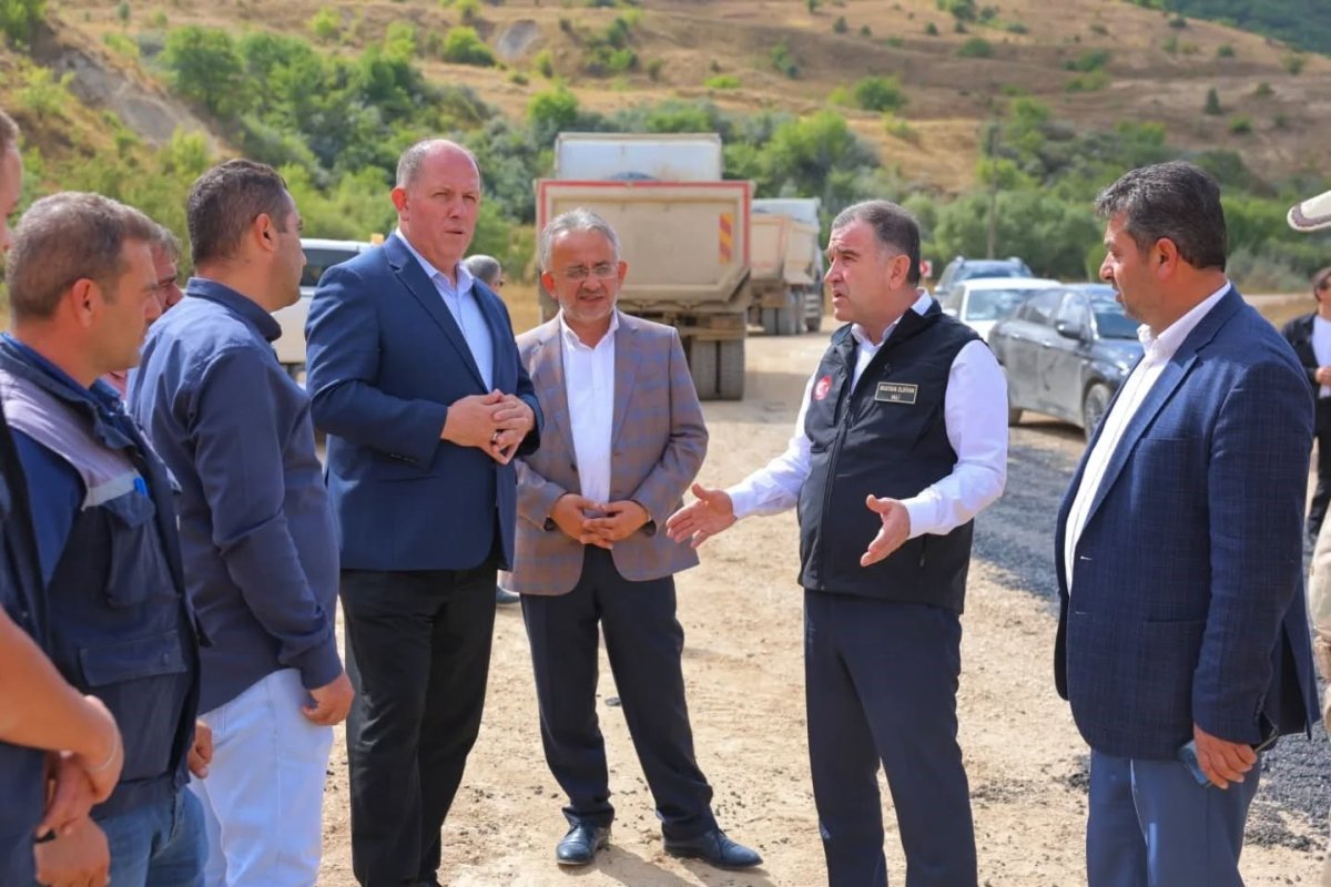 vali-eldivan-koylerde-yurutulen-altyapi-ve-yol-calismalarini-inceledi