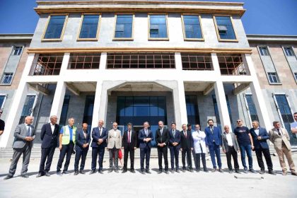 van-yyude-saglik-ve-egitim-yatirimlarinda-buyuk-hamle