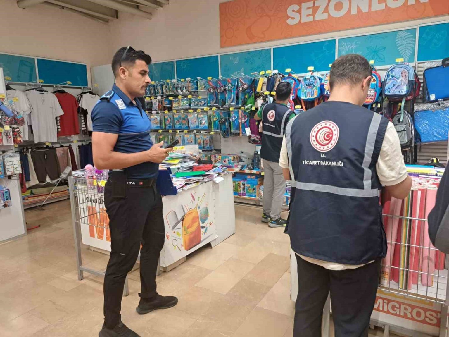 zabita-kirtasiyeleri-denetledi