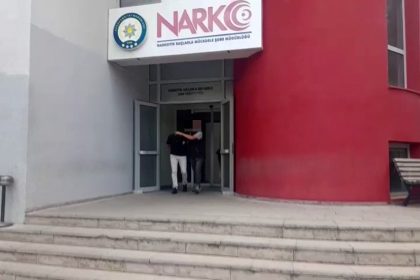 adanada-torbaci-ve-kullanici-23-hukumlu-yakalanip-cezaevine-gonderildi