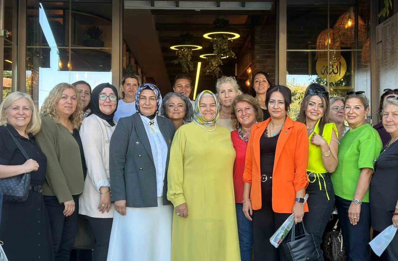 ak-parti-eskisehir-il-kadin-kollarindan-kadin-muhtarlarla-bulusma-programi