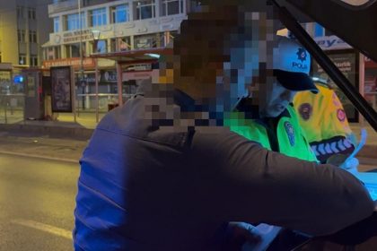alkollu-surucu-ters-yonden-ilerleyerek-servis-aracina-carpti