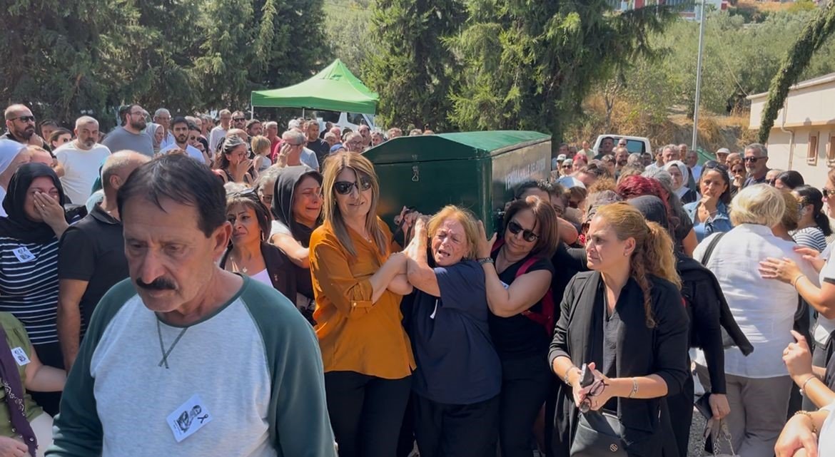 ankarada-5-yasindaki-kizinin-gozu-onunde-oldurulen-basak-gurkan-arslan-topraga-verildi-tabutunu-kadinlar-tasidi