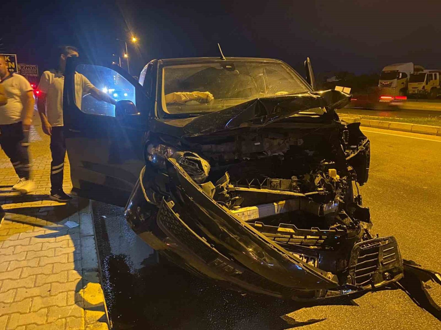 antalyada-3-aracin-karistigi-kazada-5-kisi-yaralandi