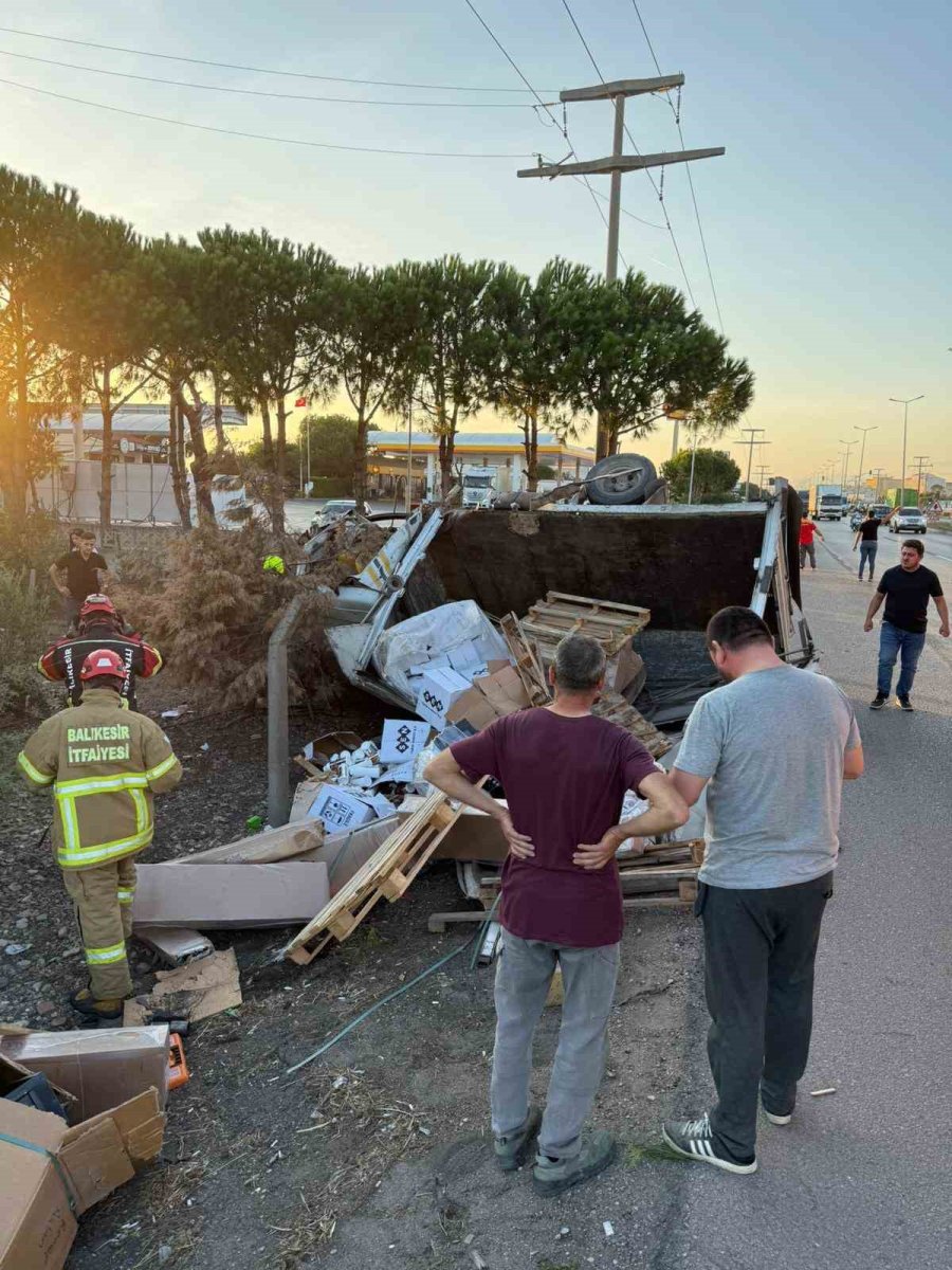 arac-altinda-sikisan-surucu-kurtarildi