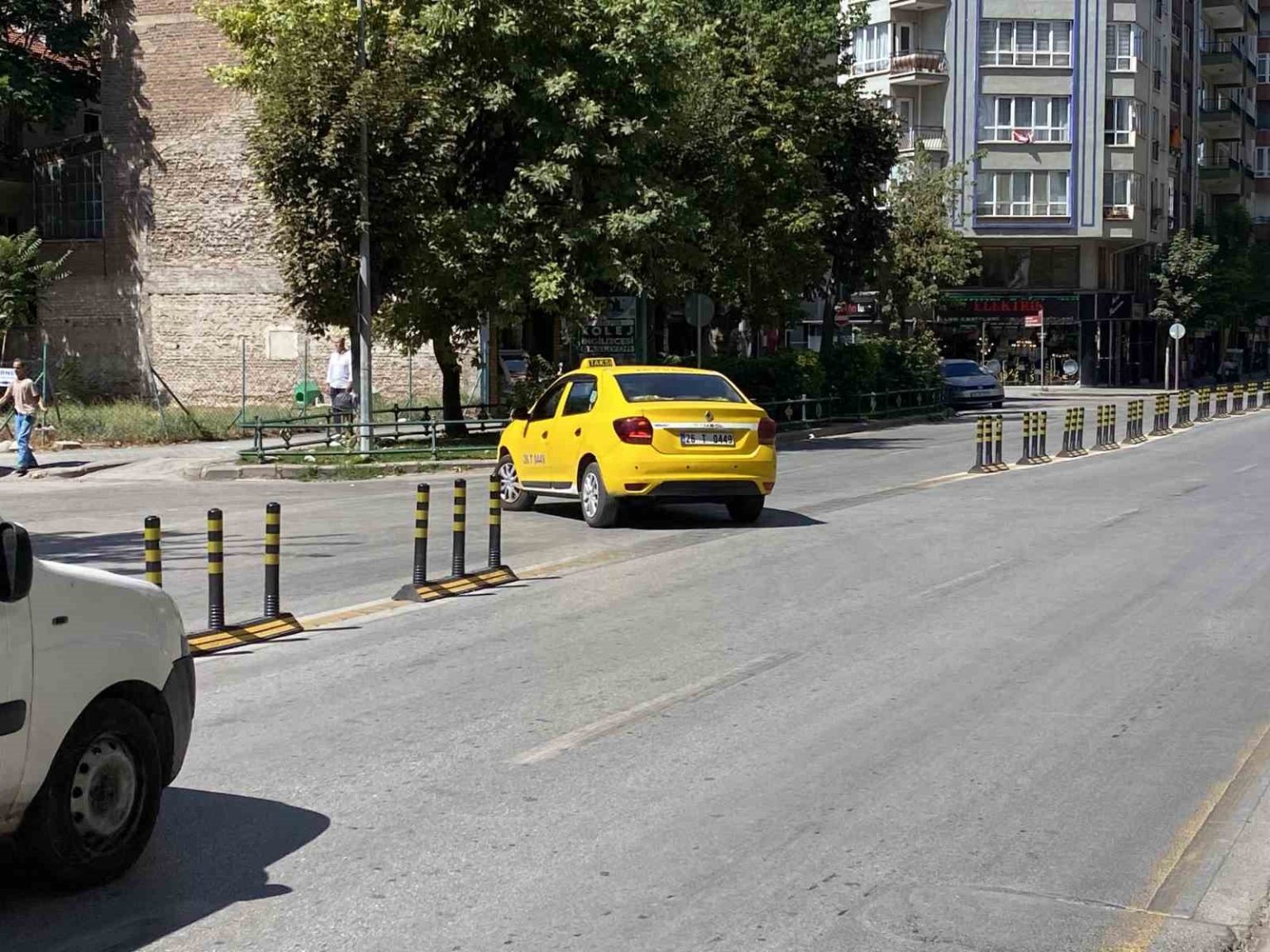 ataturk-caddesinde-trafik-cilesi-bitmiyor