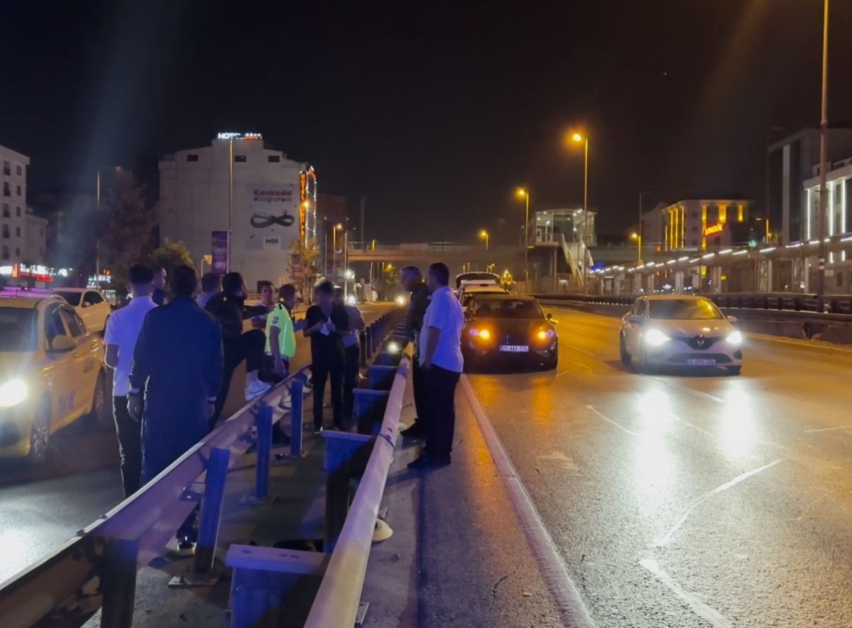 avcilarda-alkollu-surucu-zincirleme-kaya-yol-acti-vatandaslar-surucunun-uzerine-yurudu