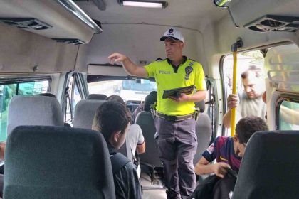 bafrada-okul-servis-araclarina-siki-denetim