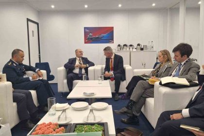 bakan-yardimcisi-kavaklioglu-birlesik-krallik-savunma-tedarikinden-sorumlu-bakani-pollard-ile-bir-araya-geldi
