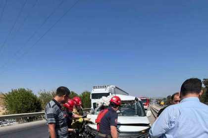 balikesirde-cift-tarafli-trafik-kazasi-1-yarali