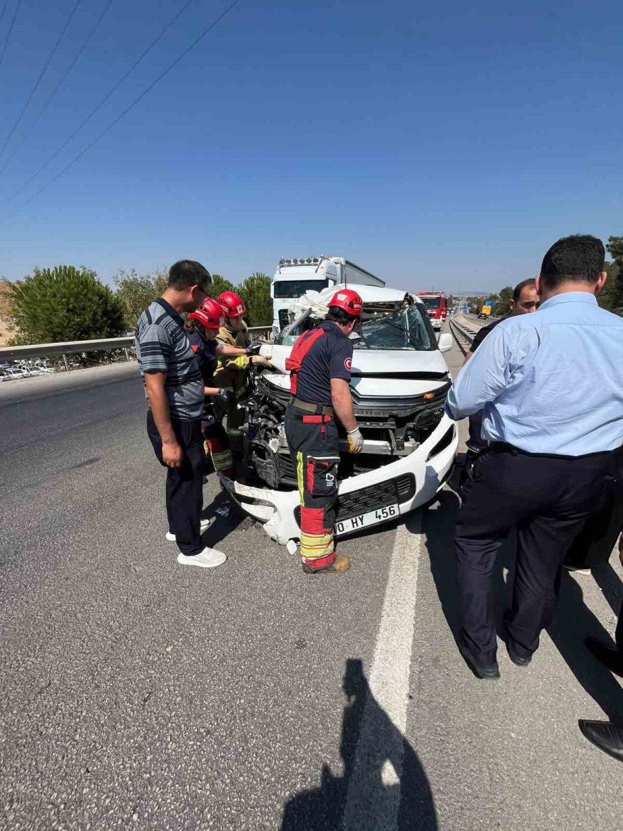 balikesirde-cift-tarafli-trafik-kazasi-1-yarali