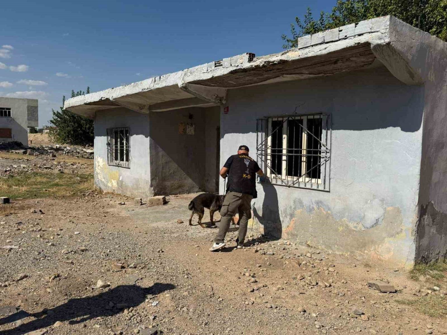 batmanda-okul-cevrelerinde-narko-alan-uygulamasi