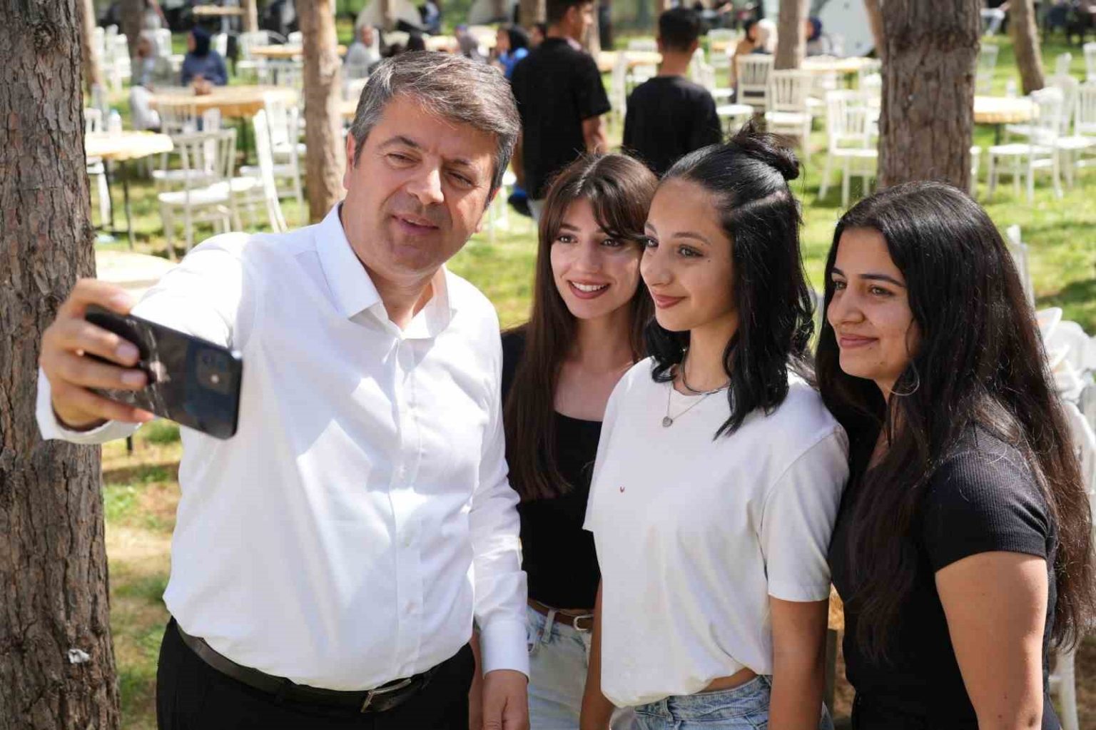 belediyeden-universiteyi-kazanan-ogrencilere-egitim-destegi