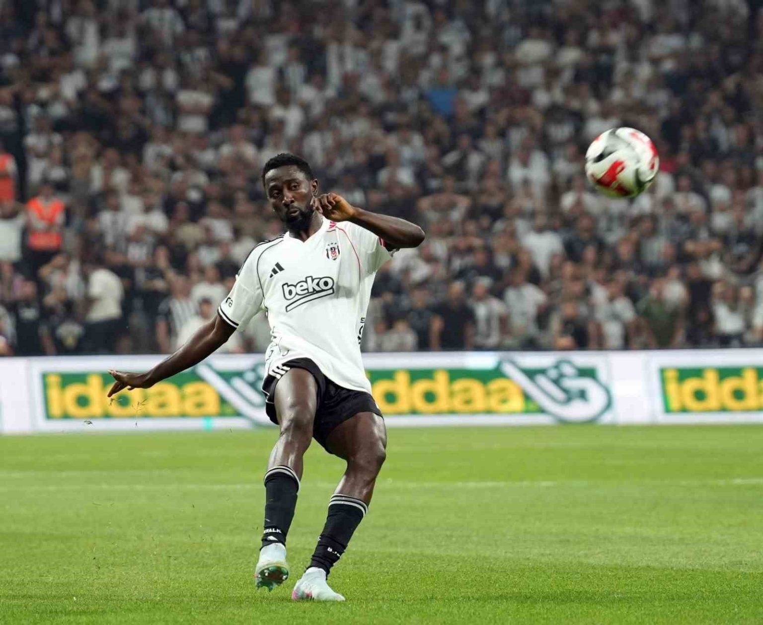 besiktas-wilfred-ndidinin-sakatlik-durumunu-acikladi