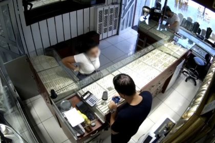bilisim-hirsizligi-yoluyla-arkadasinin-780-bin-tlsini-kendi-hesabina-aktaran-kadin-tutuklandi