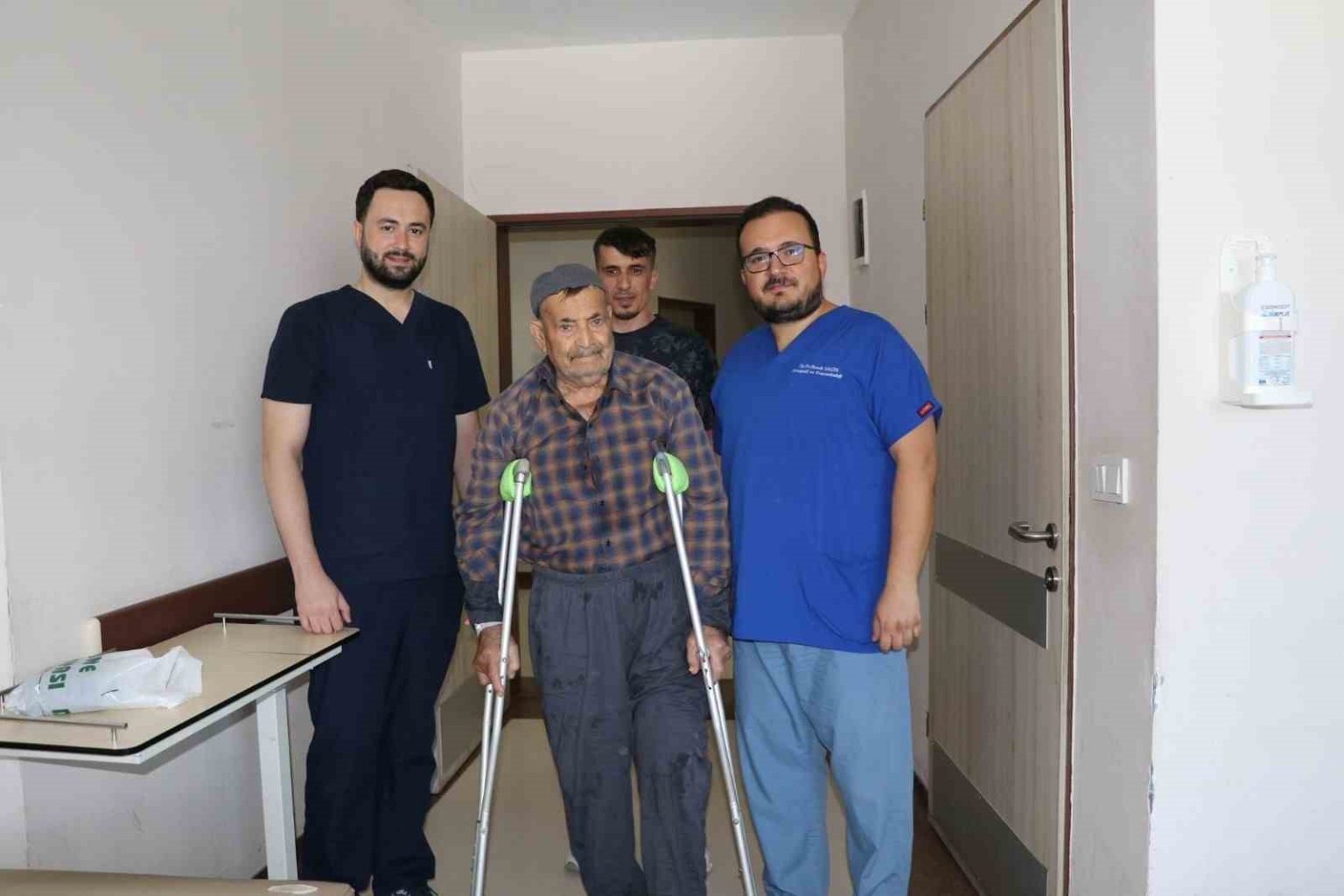 bingolde-iki-asamali-diz-protezi-revizyon-ameliyati-gerceklestirildi