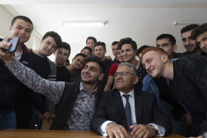 buyukkilictan-10-bin-ogrenciye-42-milyon-tllik-kirtasiye-ve-beslenme-destegi