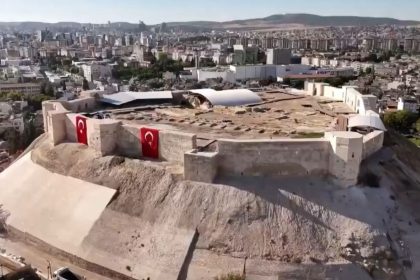 depremde-agir-hasar-alan-gaziantep-kalesinin-restorasyonu-tamamlandi