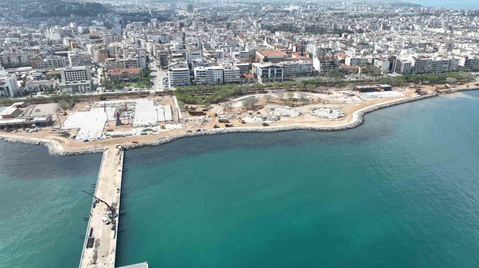 depremle-birlikte-80-santimetre-kaymanin-yasandigi-iskenderun-sahili-yeniden-hayat-buluyor