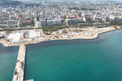 depremle-birlikte-80-santimetre-kaymanin-yasandigi-iskenderun-sahili-yeniden-hayat-buluyor
