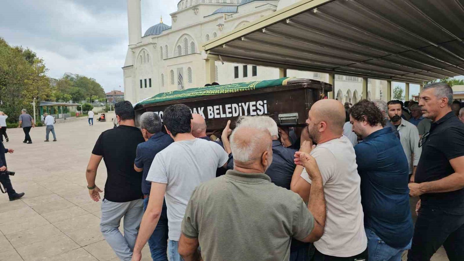 dogum-gununde-kaza-yapan-genc-memleketinde-topraga-verildi