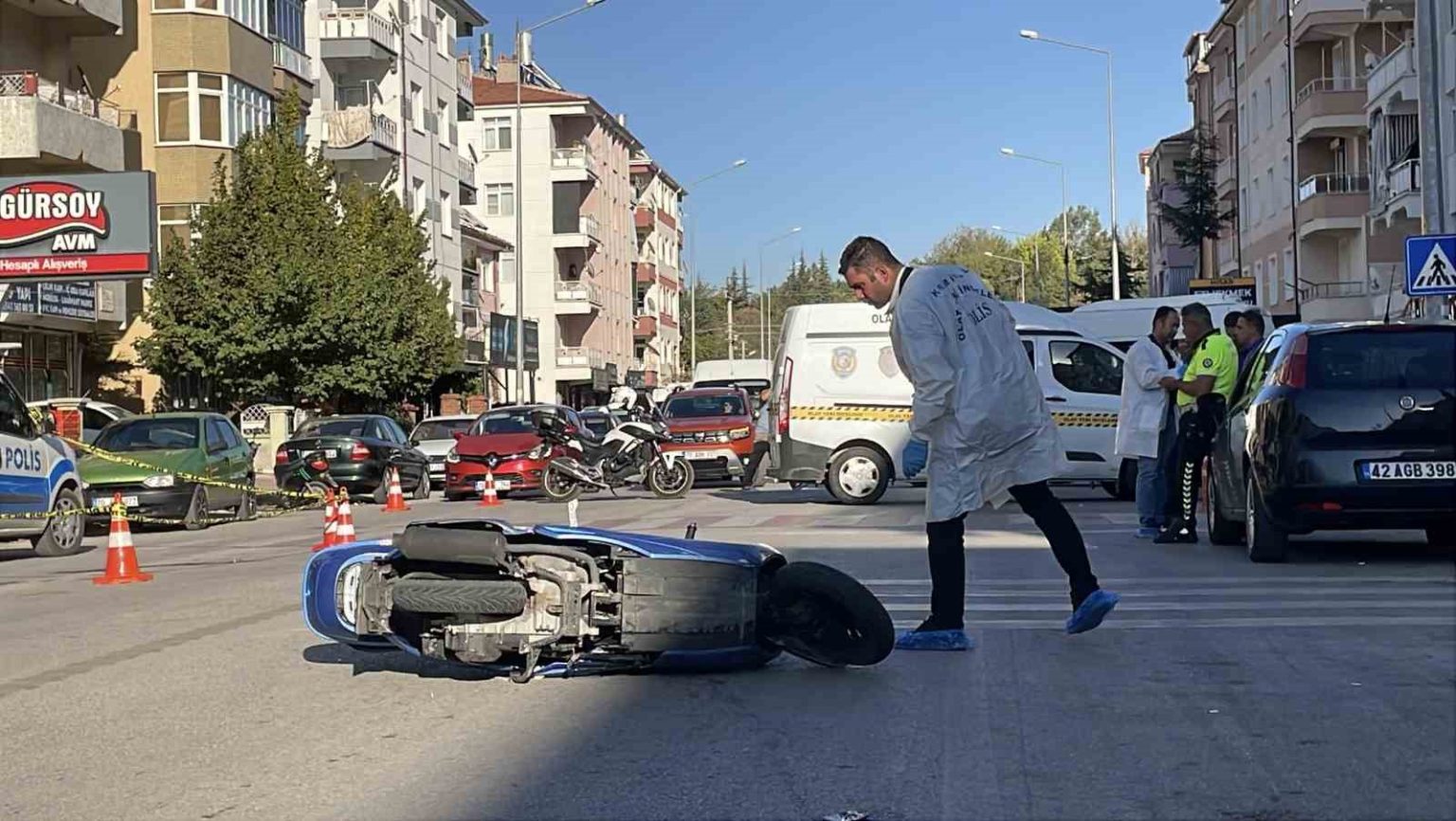 ekmek-alip-evine-donen-yasli-adama-motosiklet-carpti