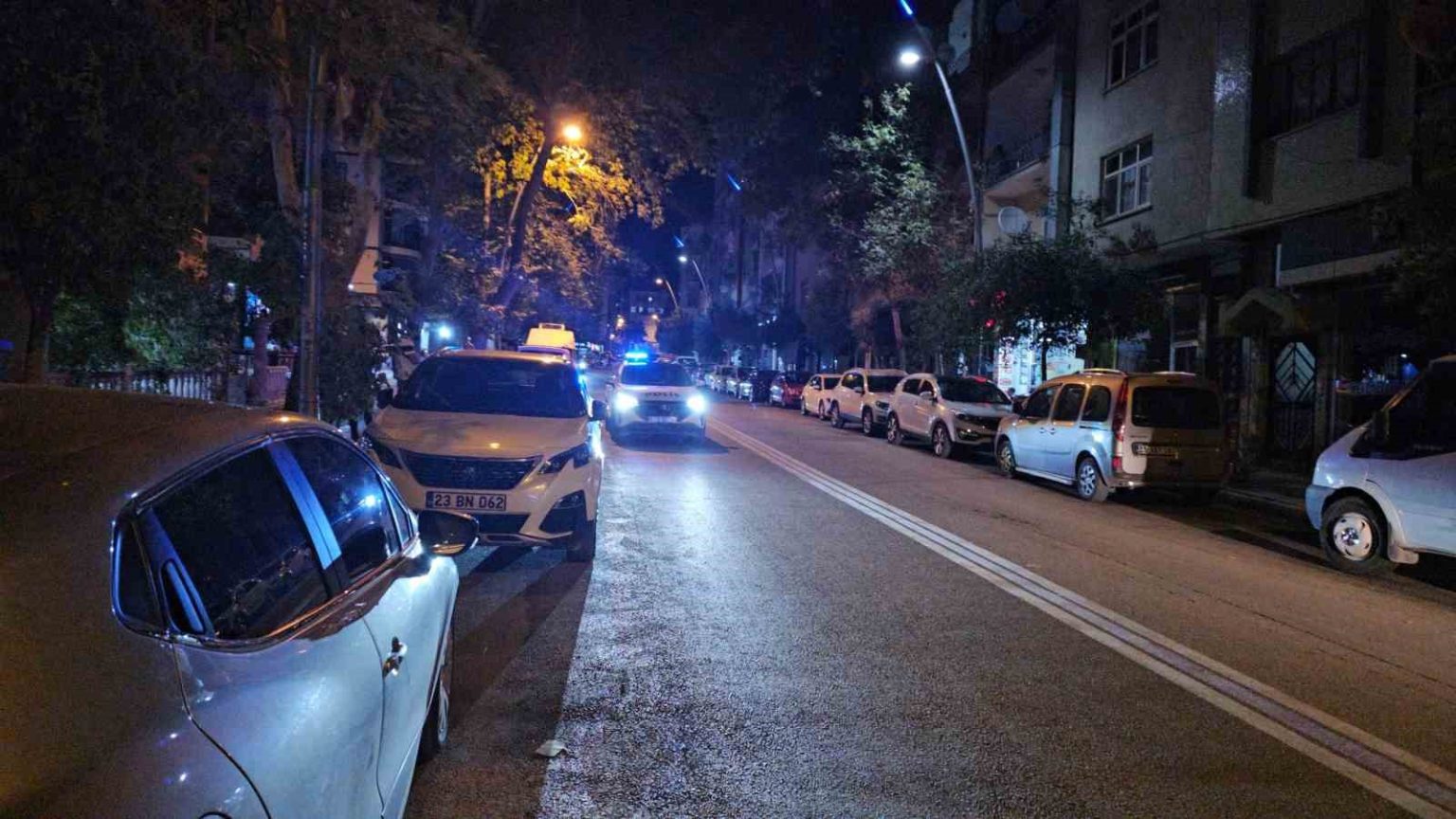 elazigda-yarim-saat-arayla-ayni-caddede-ikinci-bicakli-kavga-1-yarali