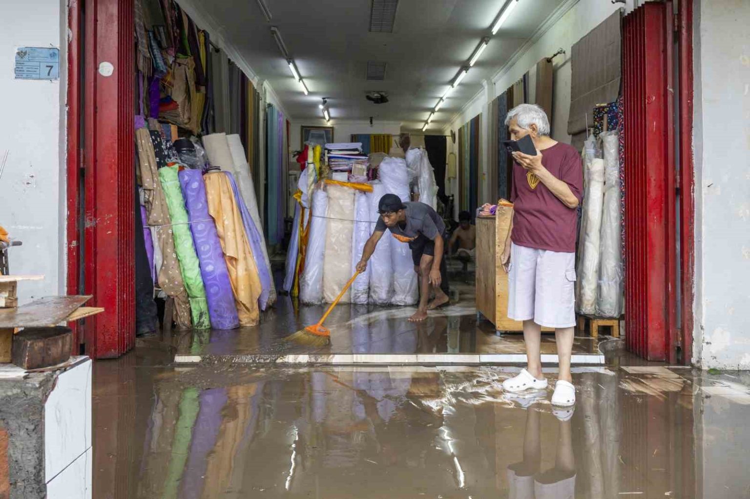 endonezyayi-sel-vurdu-19-olu-10-kayip