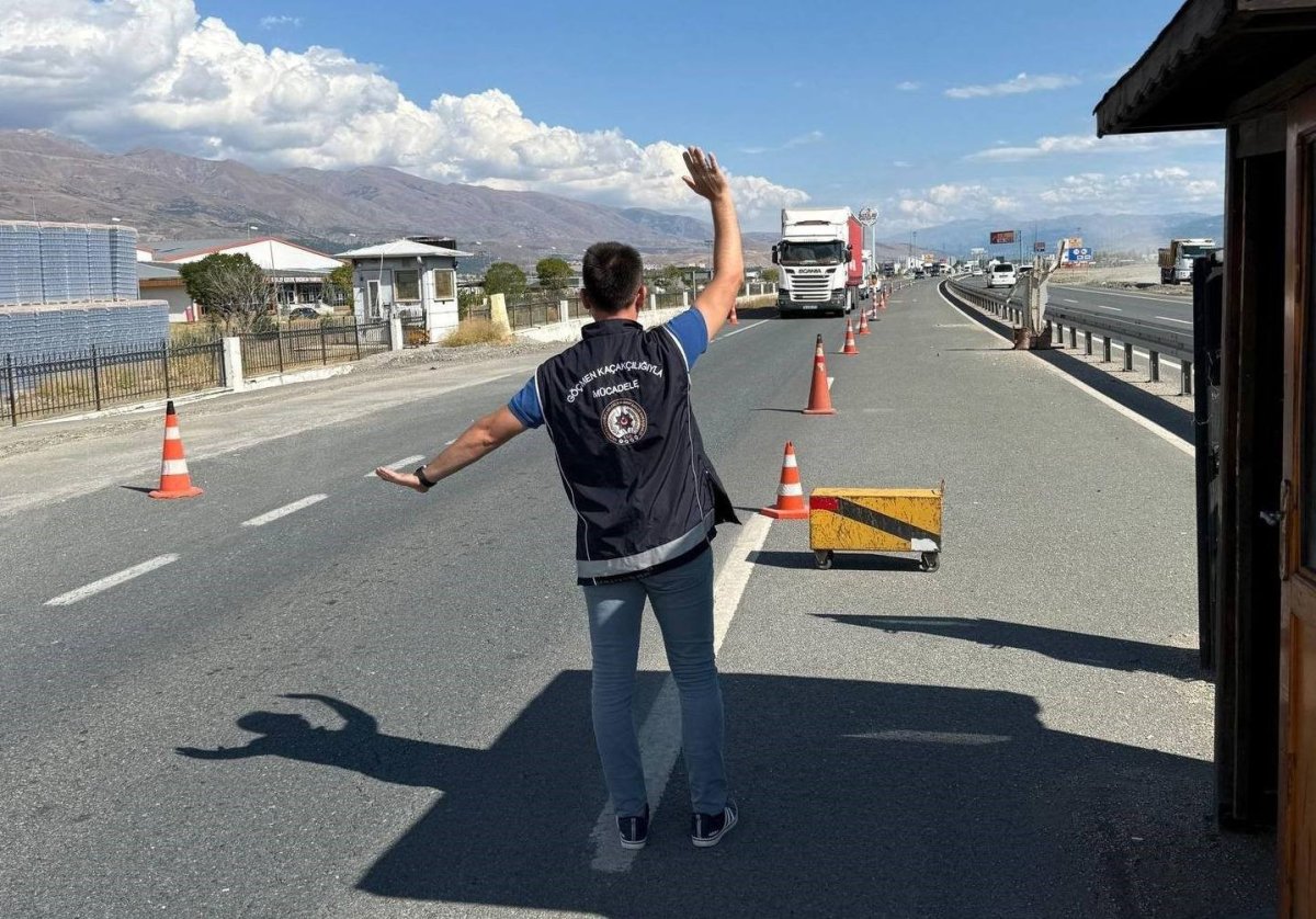 erzincanda-duzensiz-goc-ile-mucadeleye-yonelik-huzur-uygulamasi-yapildi