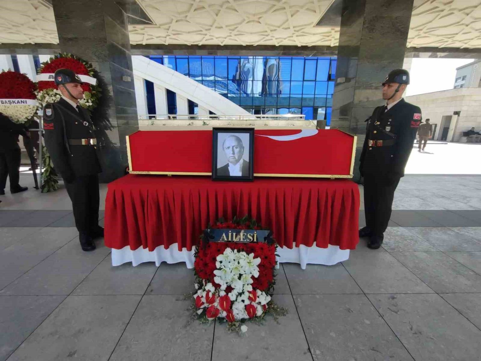 eski-tbmm-baskani-karakas-son-yolculuguna-ugurlandi