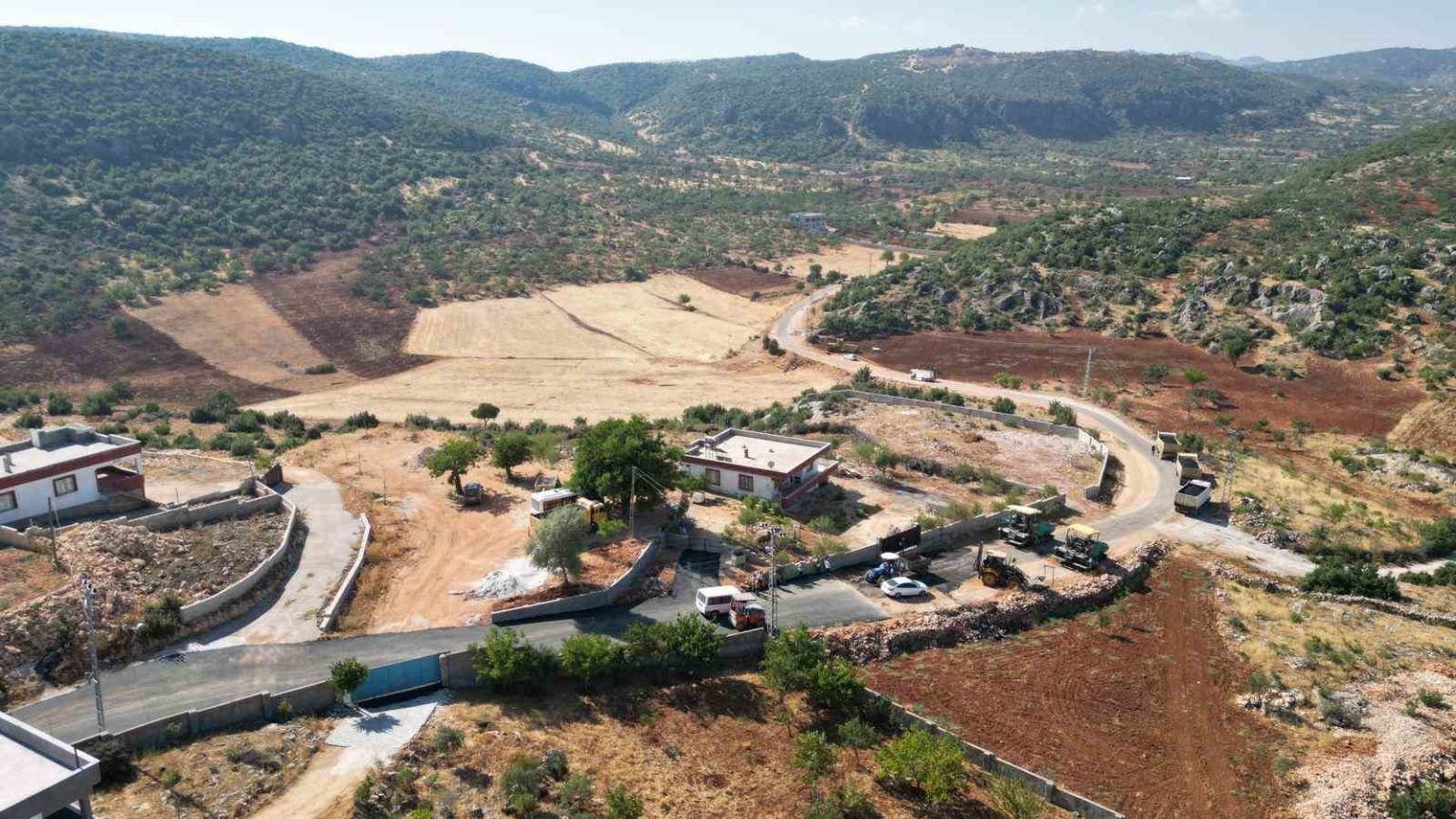 gaziantep-buyuksehirden-sehir-merkezine-ve-kirsala-asfalt-hamlesi
