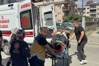 hafif-ticari-arac-ile-carpisan-motosikletin-surucusu-yaralandi