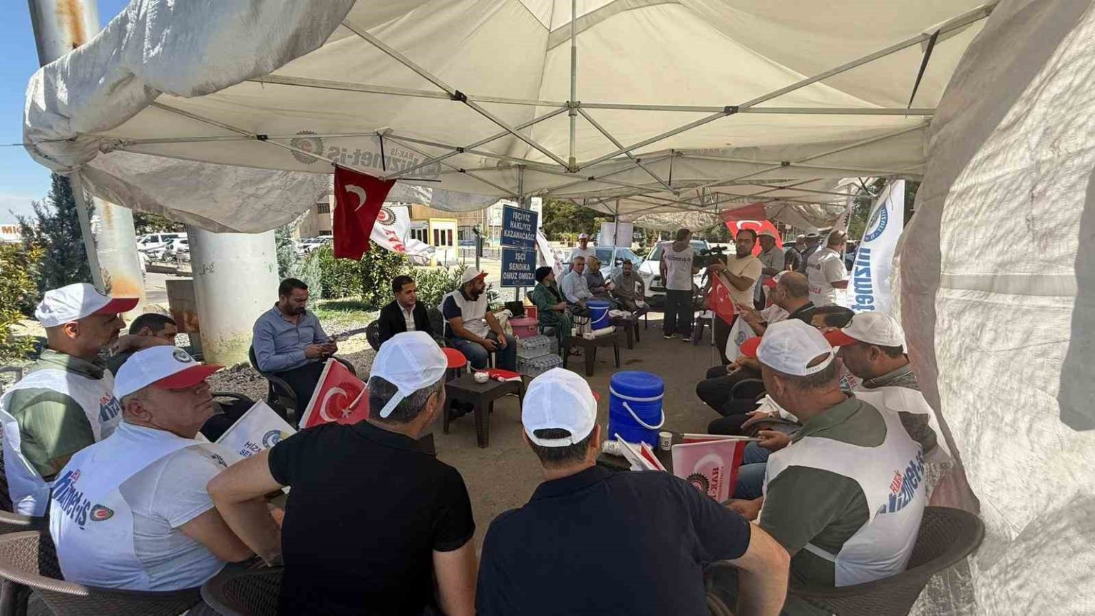 hizmet-is-sendikasindan-isten-cikarilan-950-isci-hakkinda-aciklama