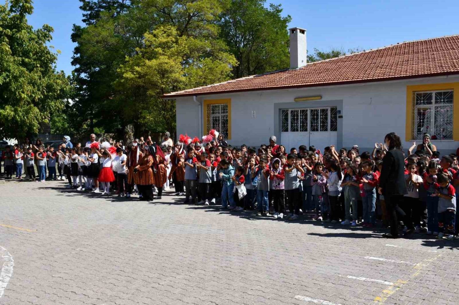 ilkogretim-haftasi-tomarzada-coskuyla-kutlandi