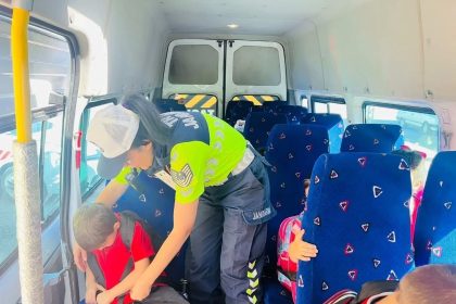 jandarma-okul-servis-araclarini-denetledi