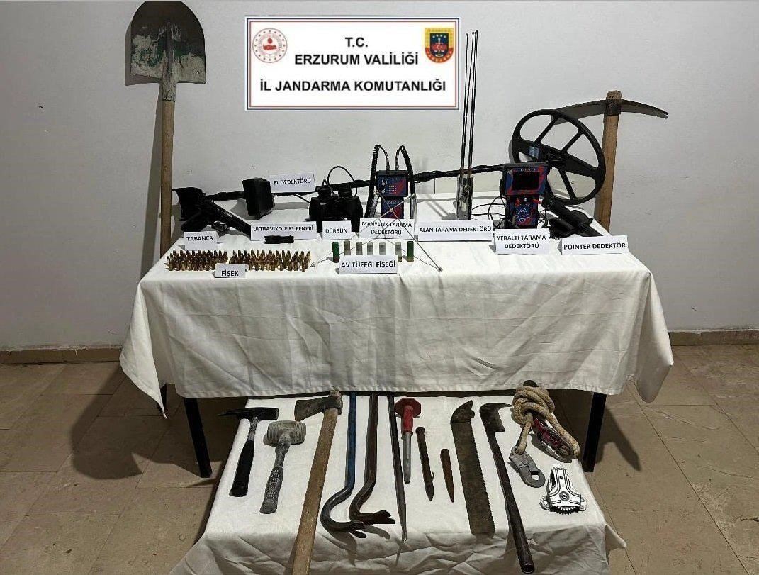 jandarmadan-kacak-kazi-yapan-sahislara-yonelik-operasyon