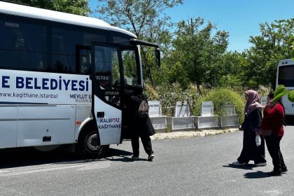 kagithane-belediyesinden-mezarlik-ziyaretlerine-ucretsiz-ulasim-hizmeti