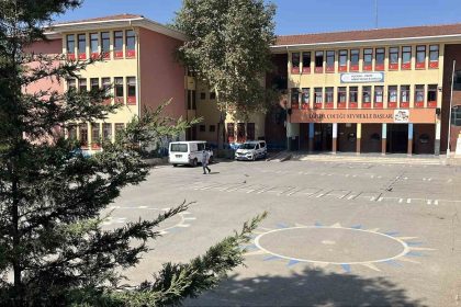 kantinden-ekler-yiyen-5-ogrenci-zehirlenme-suphesiyle-hastaneye-kaldirildi