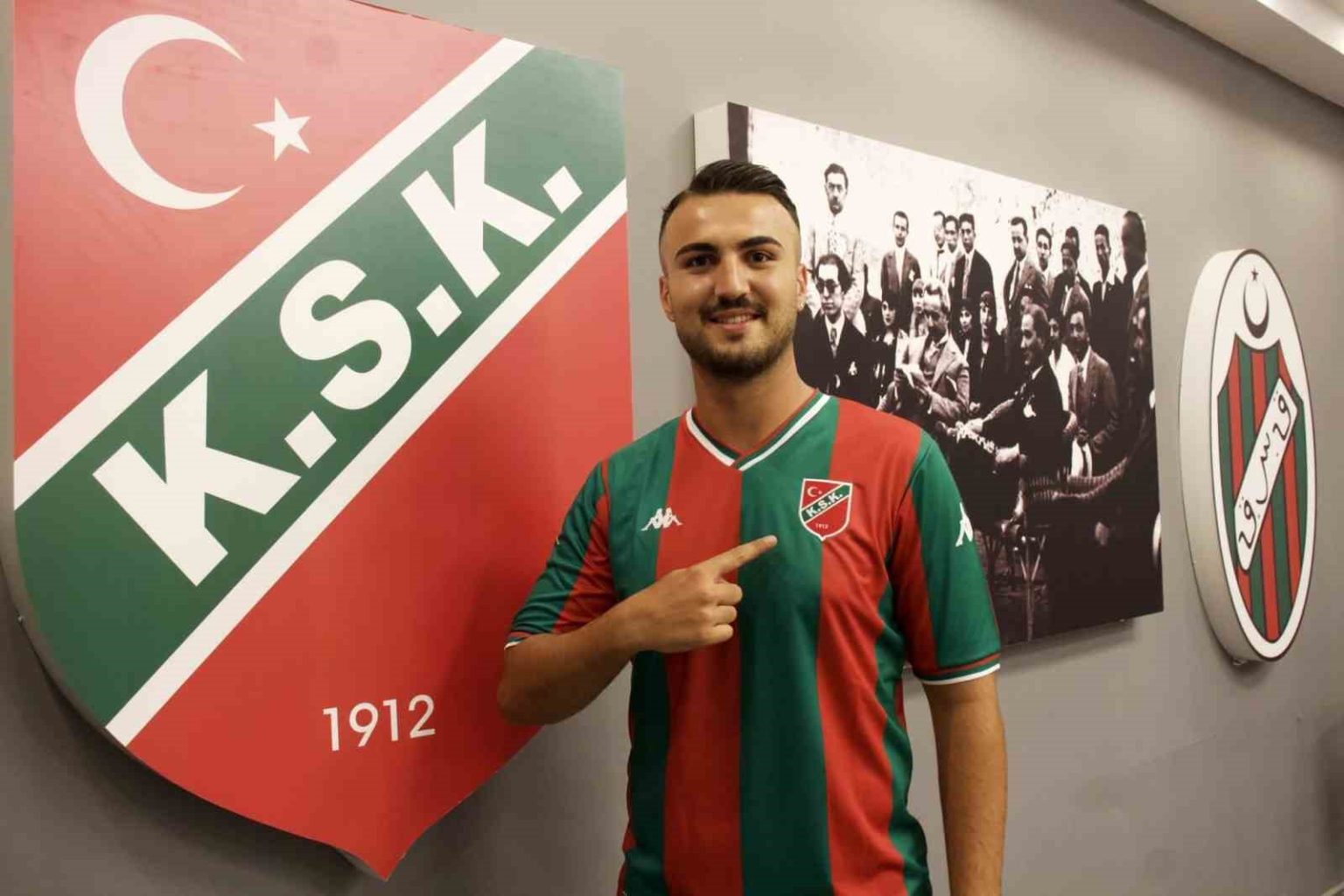 karsiyakada-omer-farukun-cezasi-onandi-oyuncuyla-yollar-ayriliyor